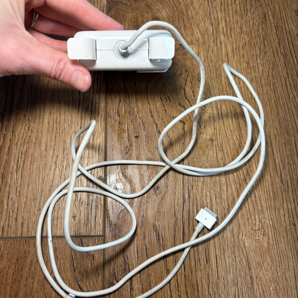 Genuine Apple 60W MagSafe Power Adapter A1184 (2006) –‎ 13